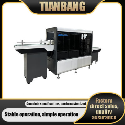 軽食の紙皿の作成はフライド チキンのカートンの寿司を機械で造る